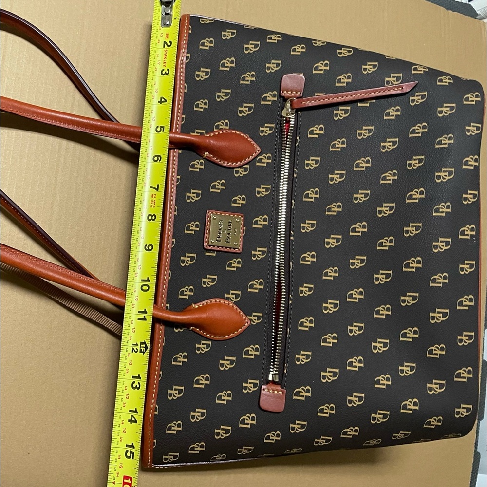 Beautiful Dooney and Bourke large purse with registration card. - Picture 8 of 16